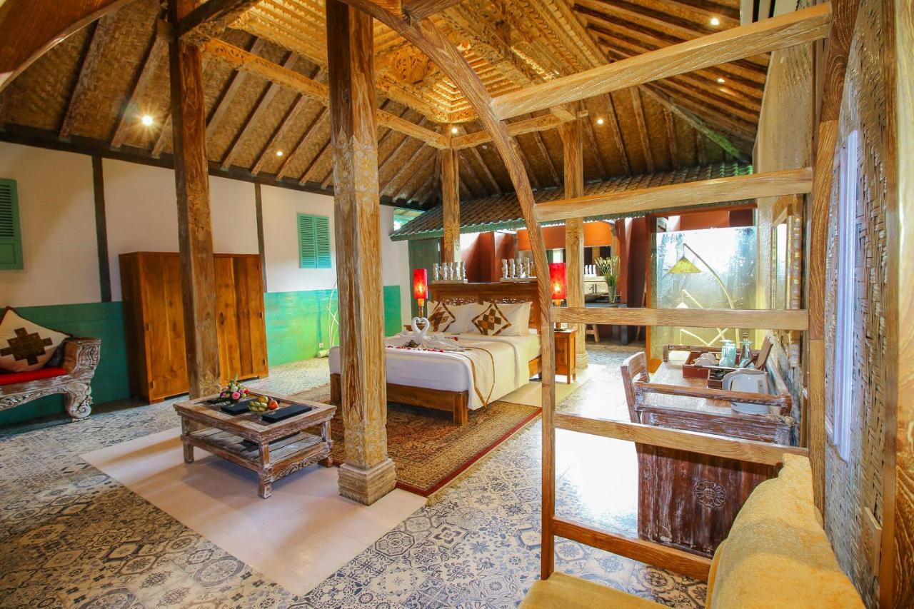 Royal Villa with Free Voucher Rafting in Ubud